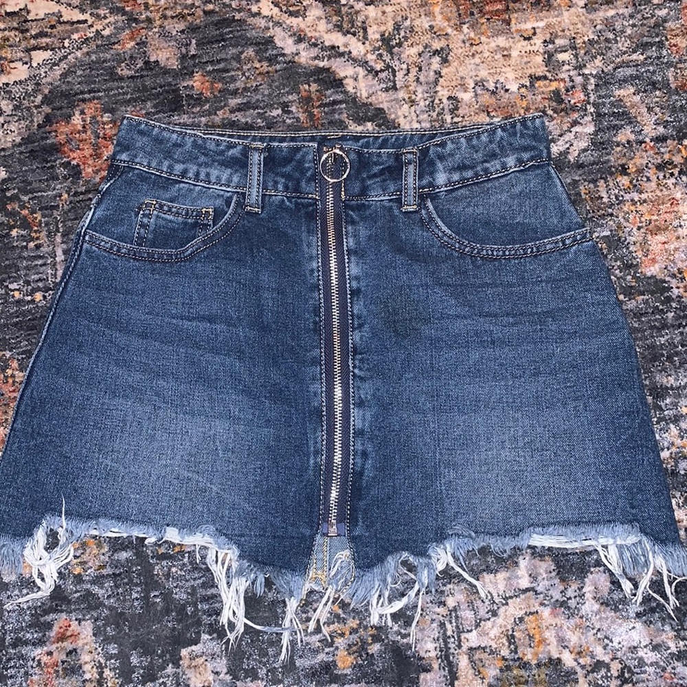 Denim mini skirt with frayed bottom and zip in the middle, size small